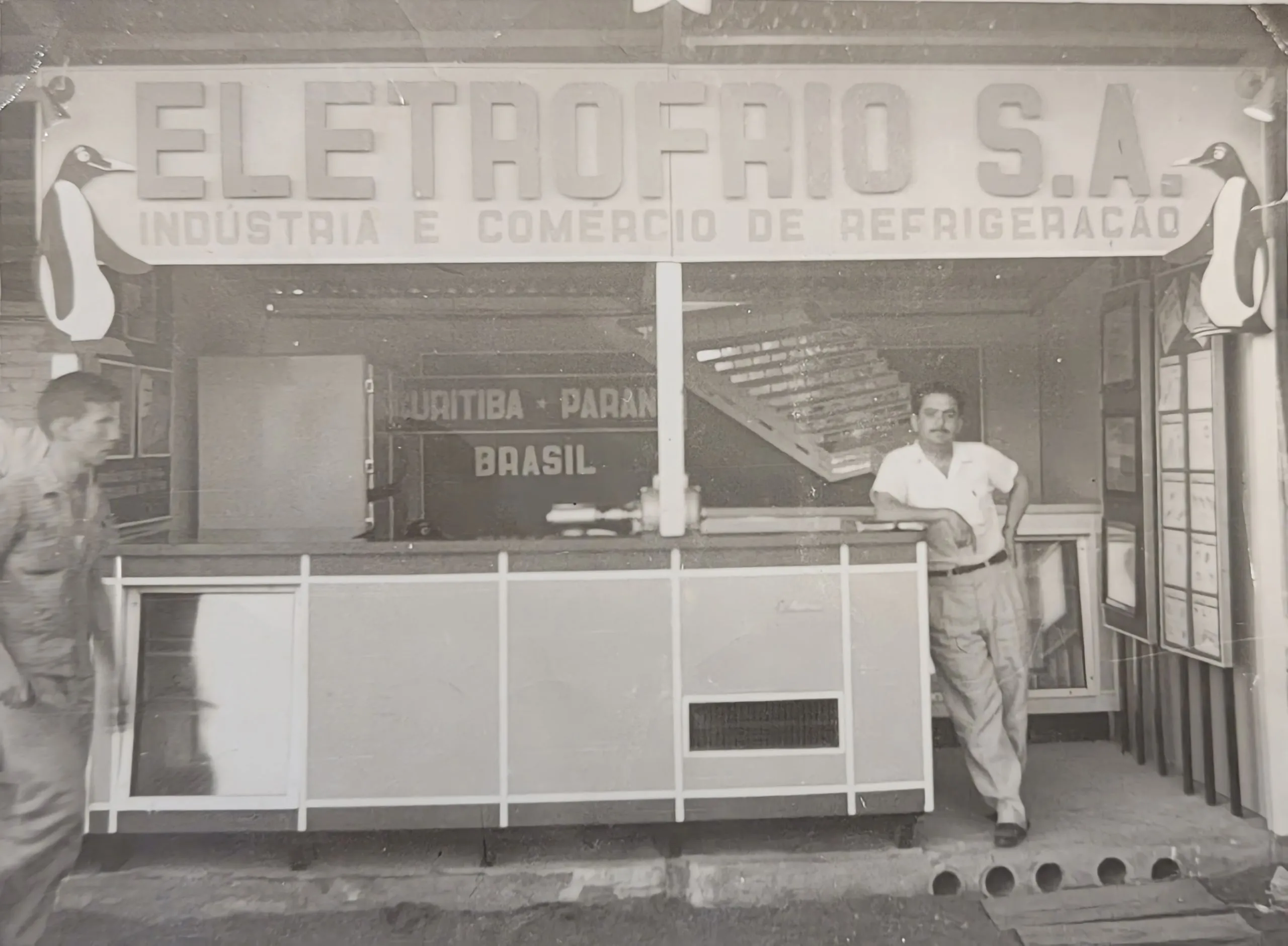 Fachada da Eletrofrio S.A., indústria e comércio de refrigeração, em Curitiba